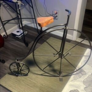 Vintage-Style Black Metal Bicycle Decor